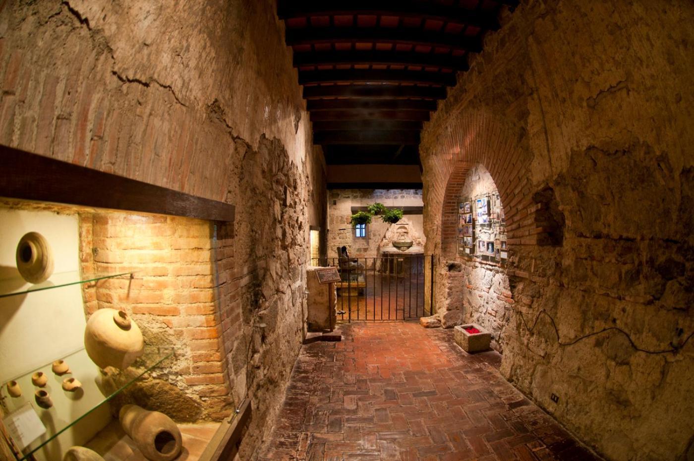 فندق موسيو كاسا سانتو دومينغو أنتيغوا غواتيمالا المظهر الخارجي الصورة The narrowest street in the world