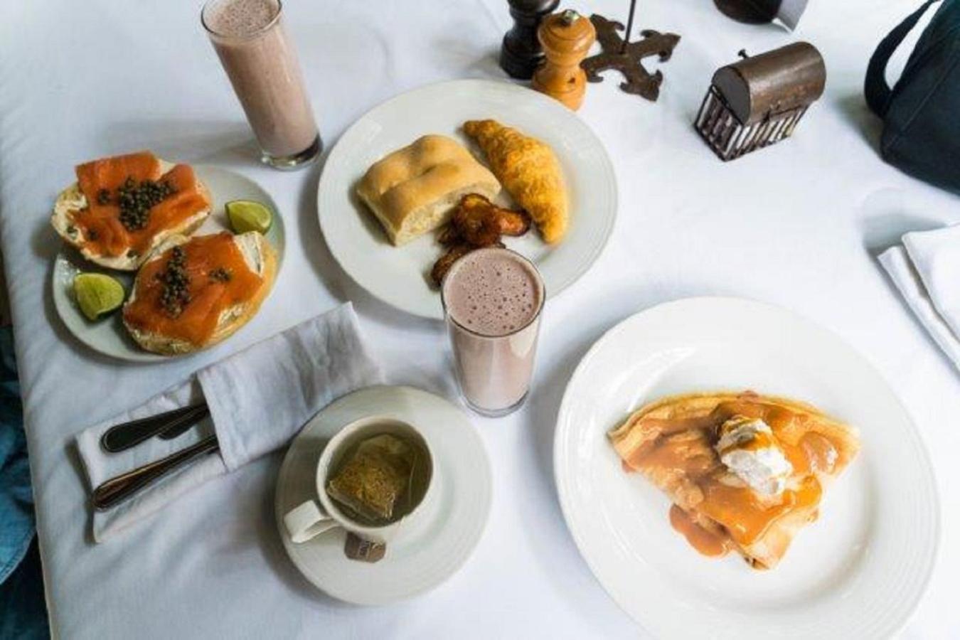 فندق موسيو كاسا سانتو دومينغو أنتيغوا غواتيمالا المظهر الخارجي الصورة A typical breakfast in the Dominican Republic