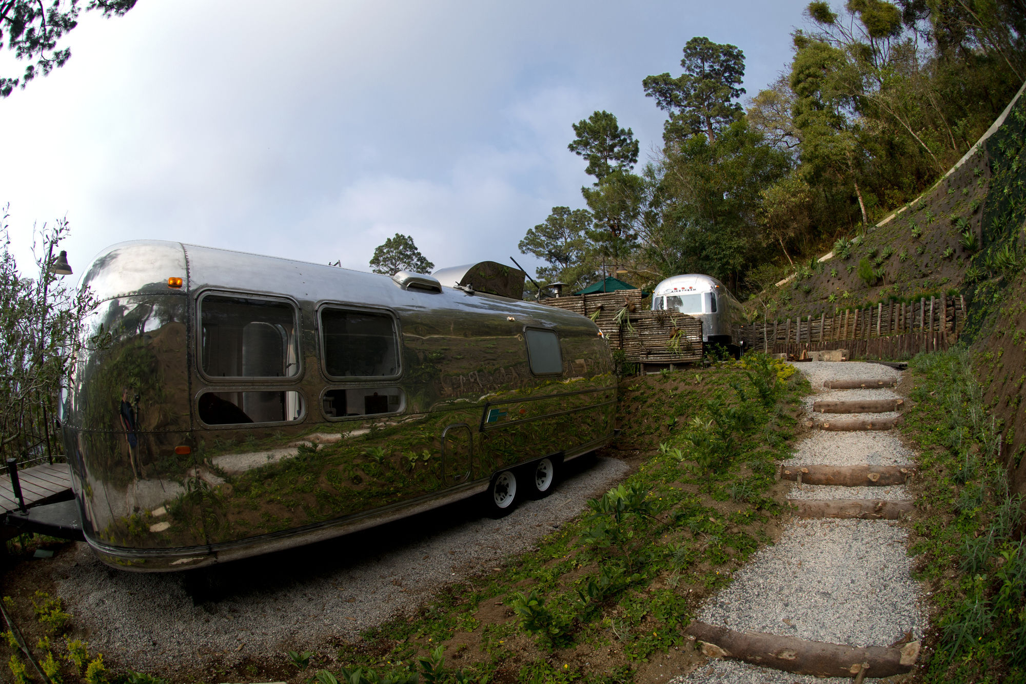 فندق موسيو كاسا سانتو دومينغو أنتيغوا غواتيمالا المظهر الخارجي الصورة Airstream trailer at the 2008 Monterey Bay Air & Film Festival
