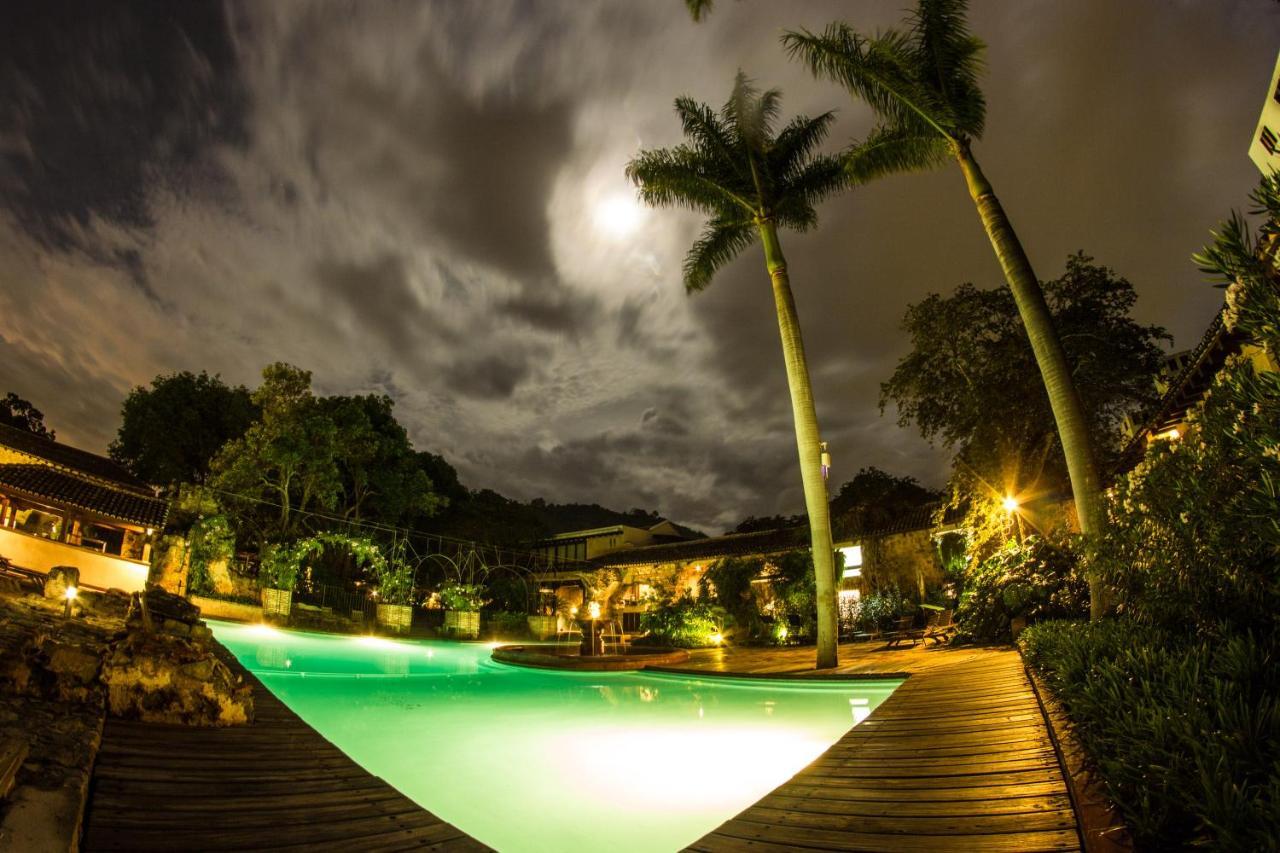 فندق موسيو كاسا سانتو دومينغو أنتيغوا غواتيمالا المظهر الخارجي الصورة The resort at night